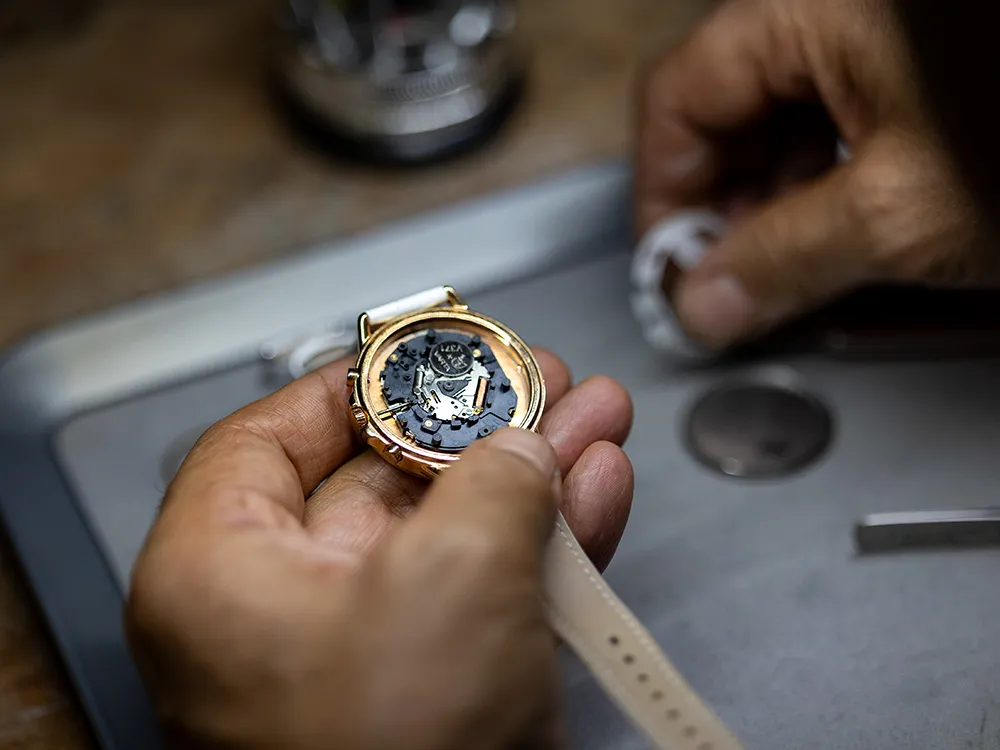 Batteriewechsel bei Armbanduhren – Service von Side Juwelier